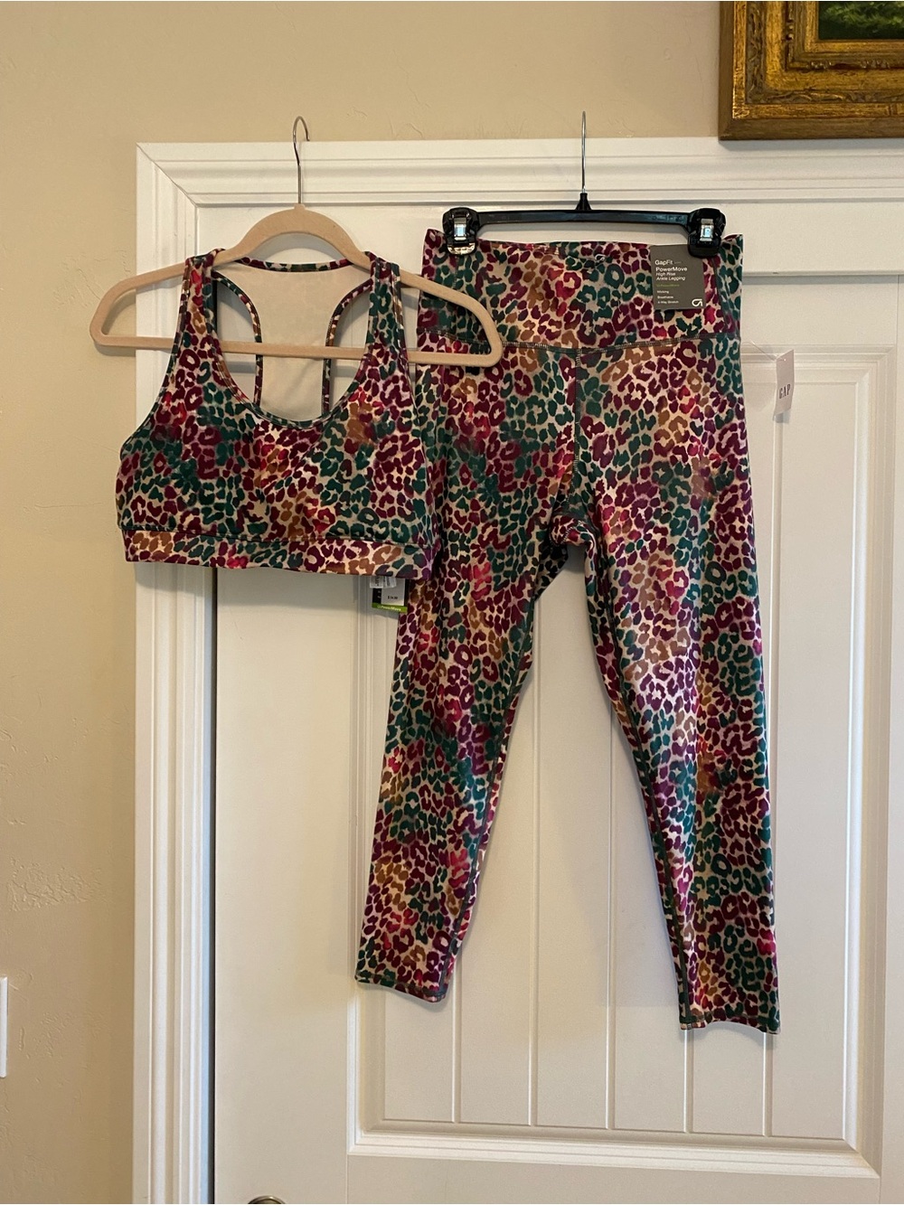 Women’s GAP Multicolor Leopard Print Active Leggings and top